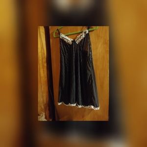 ❤VTG Striped Chemise Blk & Wht Pin Stripes